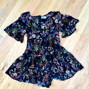 LF Black Flare Sleeve Romper Medium